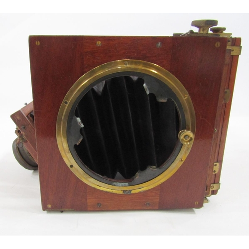 262 - Late 19th/early 20th century Thornton Pickard Amber half plate mahogany cased field camera, patent n... 