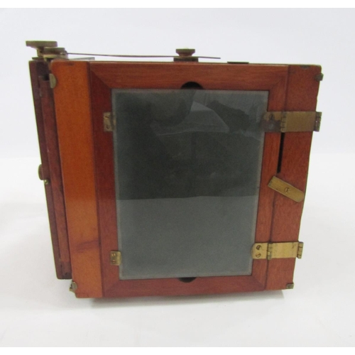 262 - Late 19th/early 20th century Thornton Pickard Amber half plate mahogany cased field camera, patent n... 