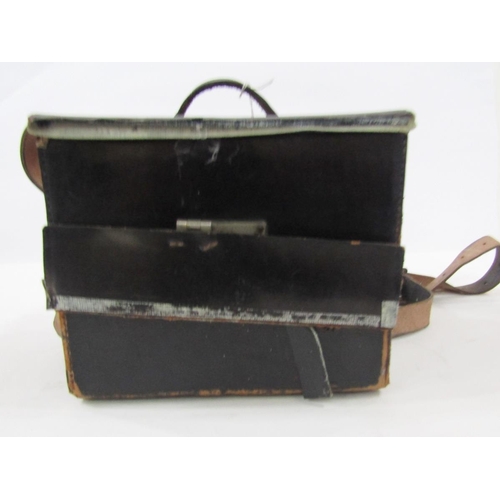 262 - Late 19th/early 20th century Thornton Pickard Amber half plate mahogany cased field camera, patent n... 