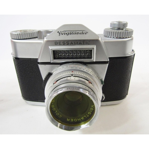 265 - Reflex-Korelle SLR camera, with Victar 1:3,5 f=7.5cm lens, together with a Voigtlander Bessamatic, Z... 