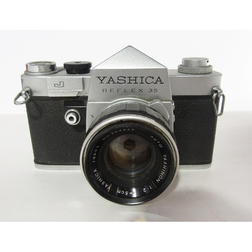 265 - Reflex-Korelle SLR camera, with Victar 1:3,5 f=7.5cm lens, together with a Voigtlander Bessamatic, Z... 