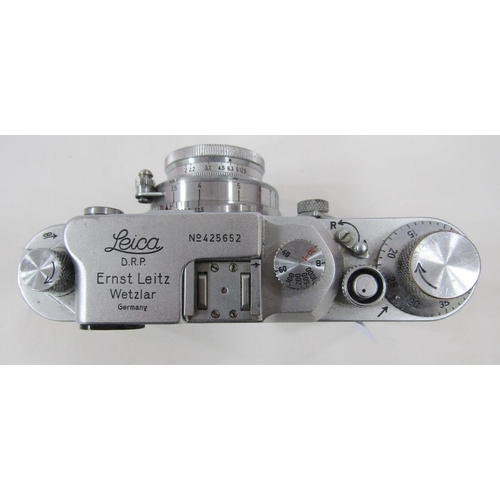 270 - Leica IIIc rangefinder camera, serial number 425652, 1946/47, with Leitz Summar f=5c, 1:2 lens, no 4... 