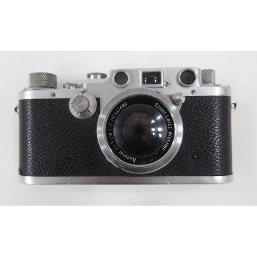 270 - Leica IIIc rangefinder camera, serial number 425652, 1946/47, with Leitz Summar f=5c, 1:2 lens, no 4... 