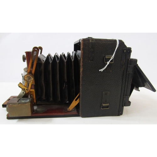 272 - Early 20th century Sanderson De Luxe quarter plate camera, with Koilos patent shutter, Carl Zeiss Je... 