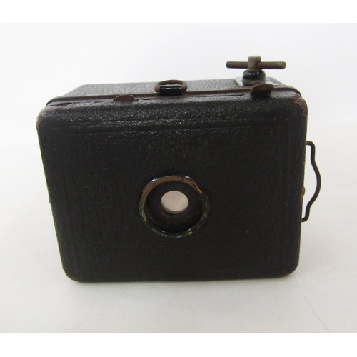 285 - Sida Standard miniature camera, in original leather case, together with a Zeiss baby box Tengor and ... 