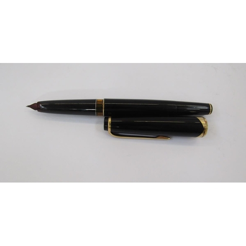 367 - Vintage Montblanc Meisterstuck no 12 fountain pen, black with gilt band decoration