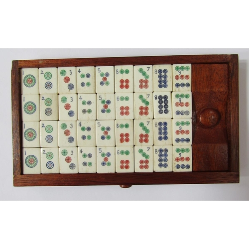 400 - Bone and wood mahjong set with instruction booklet, in stained wood five-drawer table top cabinet wi... 