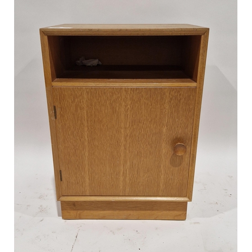 1064 - Meredew mid 20th century oak kneehole dressing table with frameless triple folding mirror, five shor... 