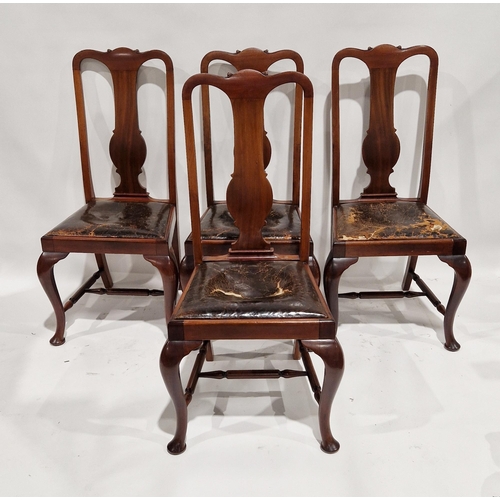 1072 - William IV/early Victorian rosewood breakfast table, the circular tilt-top with beaded edge, raised ... 