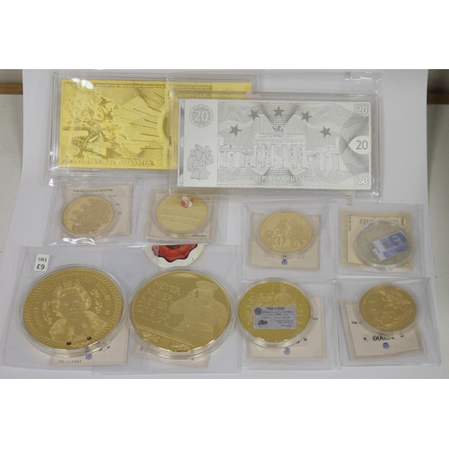 187 - Group of commemorative coins including a gold plated Winston Churchill 'Never Never Never Give Up' m... 