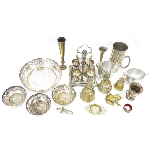 308 - Assorted silver plate and other metalware to include a set of three dishes, eggcup set on stand, clo... 