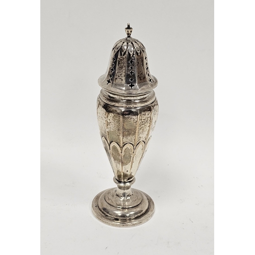 391 - Edward VII silver sugar shaker, Birmingham 1912 (makers marks rubbed), of inverted baluster form, ra... 