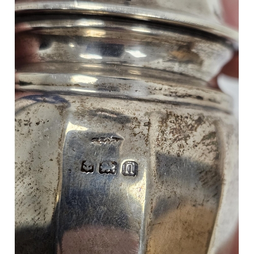 391 - Edward VII silver sugar shaker, Birmingham 1912 (makers marks rubbed), of inverted baluster form, ra... 