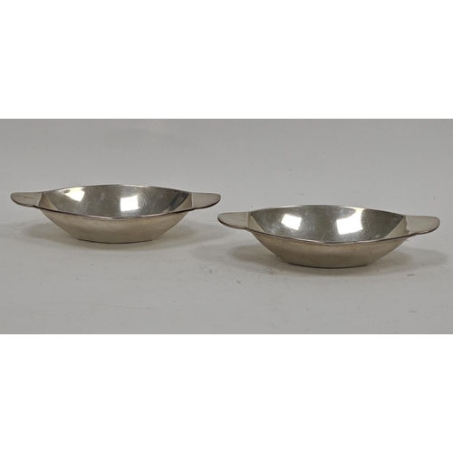 424 - George V Art Deco Pair of Silver Dishes, Henry Clifford Davis, Birmingam 1935, the oval bodies of pl... 