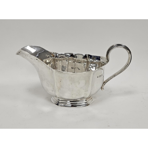 432 - George V Silver Sauce Boat, Josiah Williams & Co, London 1933, the plain scalloped body with reeded ... 