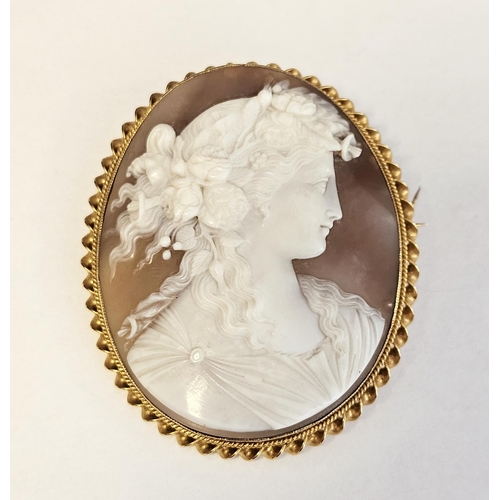 554 - 14ct gold cameo carved with head and shoulders of maiden, with roses in her hair, ropetwist border, ... 