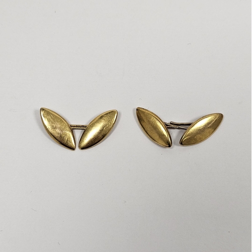 570 - Pair of 15ct gold cufflinks each with elliptical ends 3.8g total approx