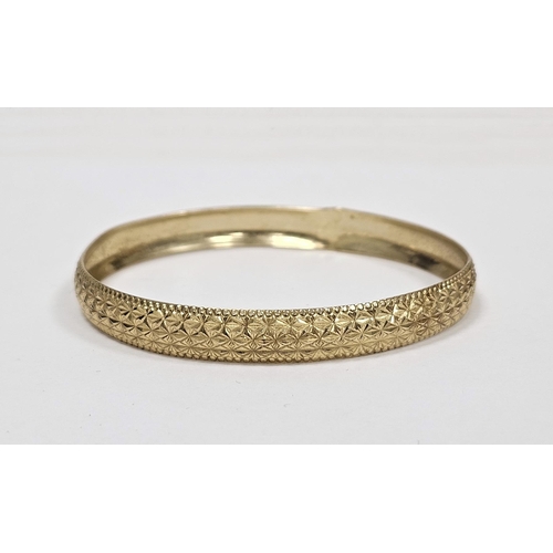 573 - 9ct gold bangle diamond cut engraved 9.5g approx