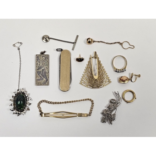 577 - 9ct gold tie pin with gold coloured metal and tigerseye stud, silver ingot and other jewellery items