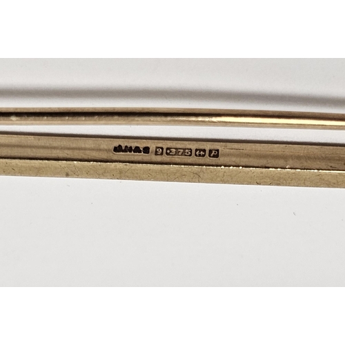 579 - Two 9ct gold plain tie bars and another 9ct gold tie bar with engine turned decoration 6.9g total ap... 