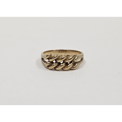 603 - 9ct gold twist ring having two rows 4g, size Q