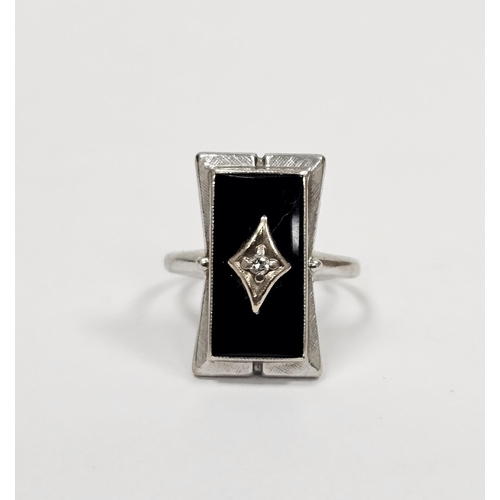 604 - 14k gold onyx and diamond dress ring the rectangular black onyx set with small central diamond, size... 