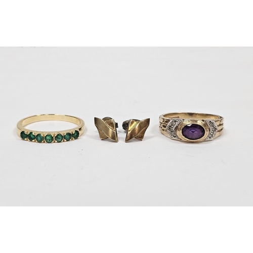 635 - Gold coloured metal and emerald ring size S 1/2, 9ct gold purple and white stone dress ring. oval pu... 