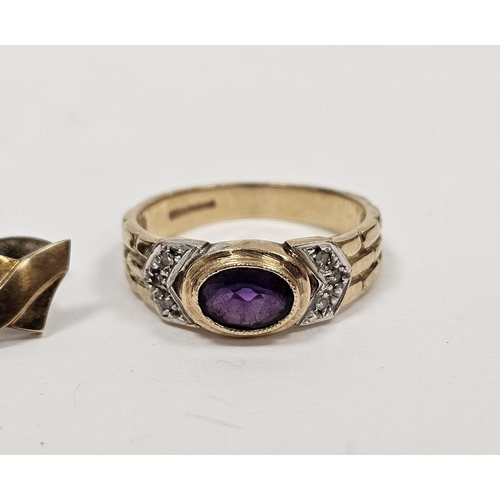 635 - Gold coloured metal and emerald ring size S 1/2, 9ct gold purple and white stone dress ring. oval pu... 