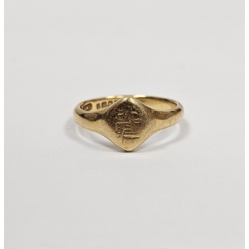 636 - 18ct gold small signet ring the elliptical top with worn monogram  4g approx, size N