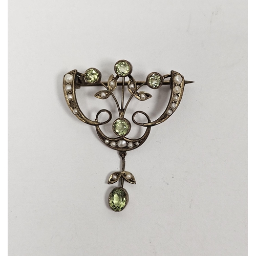 677 - Late Victorian/Edwardian 9ct gold peridot and seed pearl brooch of open scroll form and having singl... 