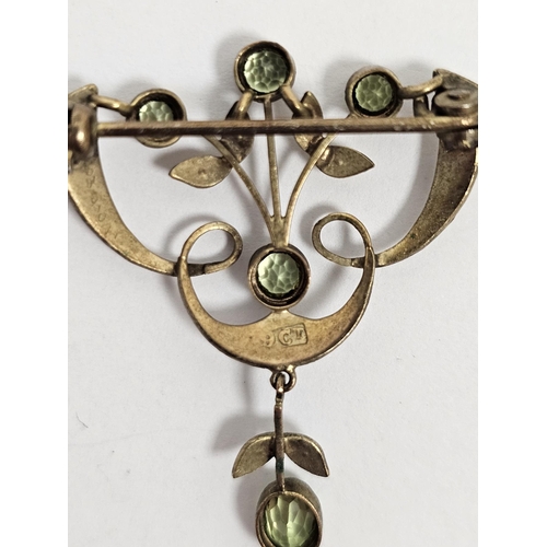 677 - Late Victorian/Edwardian 9ct gold peridot and seed pearl brooch of open scroll form and having singl... 