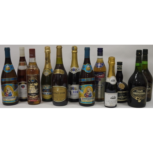 708 - Collection of still, sparking wines, liqueurs, etc to include two one litre Blue Nun, Pial D'Or, hal... 