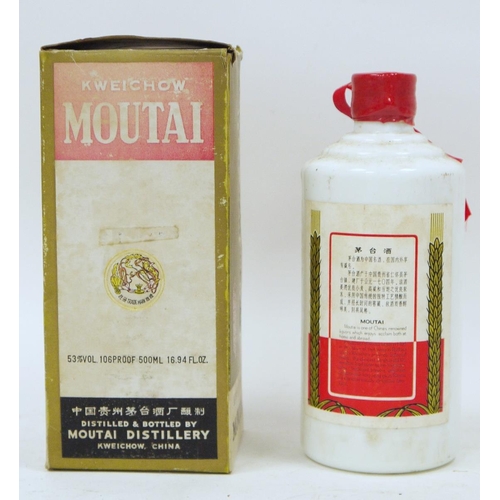 727 - A vintage 500ml bottle of Kweichow Moutai 53% vol. Chinese liqueur in original box