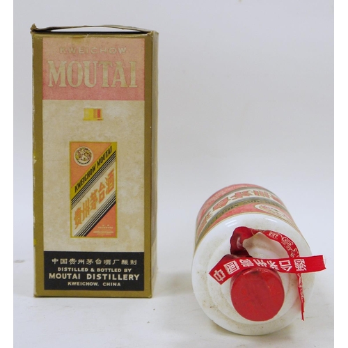 727 - A vintage 500ml bottle of Kweichow Moutai 53% vol. Chinese liqueur in original box