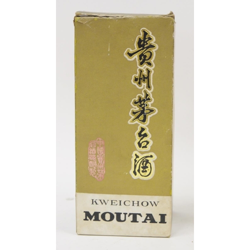 727 - A vintage 500ml bottle of Kweichow Moutai 53% vol. Chinese liqueur in original box