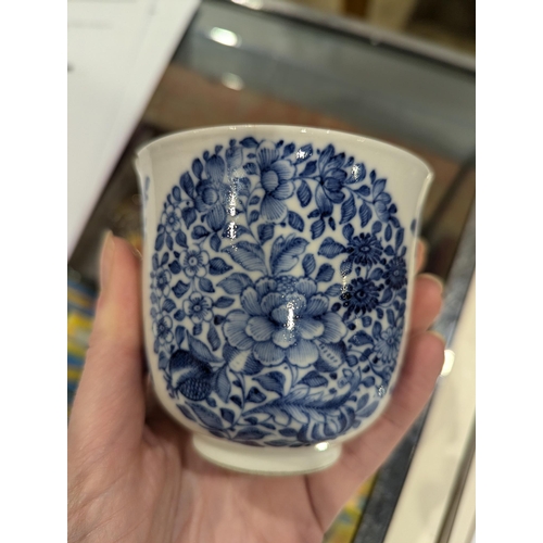 104 - Chinese porcelain teabowl and saucer, underglaze blue decorated with figures in landscape, a Chinese... 