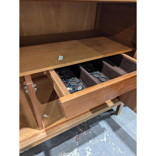 1254 - Mid century retro 1960's Gordon Russell ' Helix ' walnut sideboard, the double doors opening to a pa... 