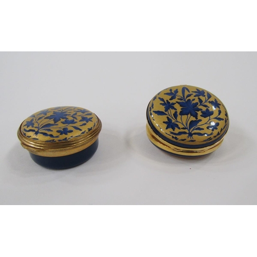 41J - Halcyon Days travelling clock, blue and gold enamel, a similar trinket box, a white lidded pot decor... 