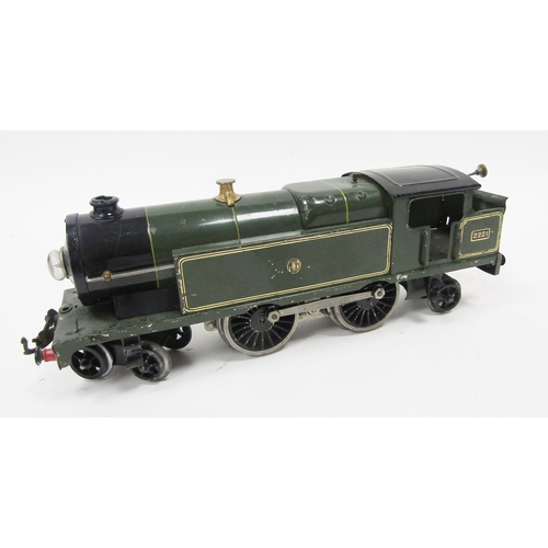 643 - Hornby 4-4-2 electric loco, no.2221 GWR green livery and tender