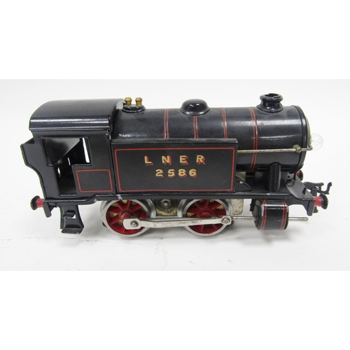 659 - Hornby LNER 0-4-0 tank loco, no.2586 in black (no tender), Hornby 0-4-0 tank loco, no.70 LMS Livery,... 