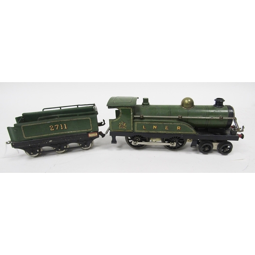 675 - Hornby 4-4-4 loco Great Western 7207, Hornby 4-4-4 loco LNER in green livery, Hornby 4-4-0 loco LNER... 