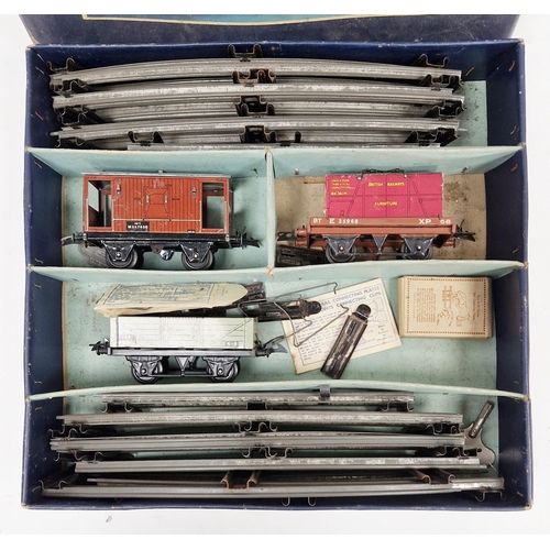 736 - Boxed Hornby 0 gauge tinplate clockwork 'Tank goods set no. 40' (lacking locomotive)