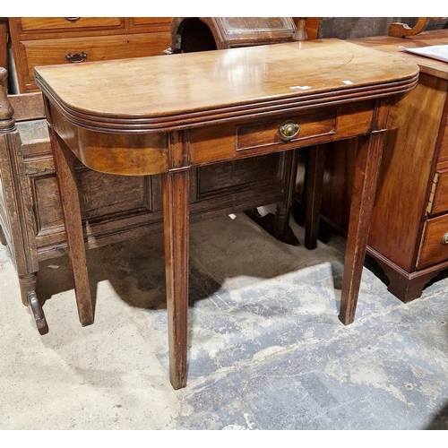 1103 - Early 19th century mahogany fold-over tea table with reeded rounded corners, single frieze drawer an... 