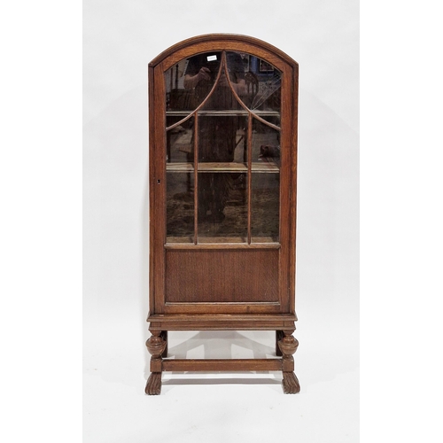 1115 - Early 20th century display cabinet with arched top, the single glazed door opening to three shelves,... 