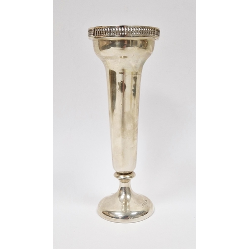 296 - George V silver vase, Sheffield 1914, Walker & Hall, of tapering form with pierced rim and raised on... 