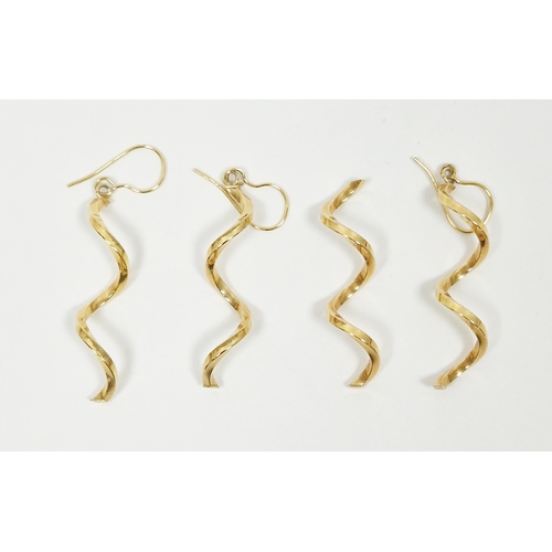 540 - Two pairs of 9ct gold spiral earrings, 3.6g