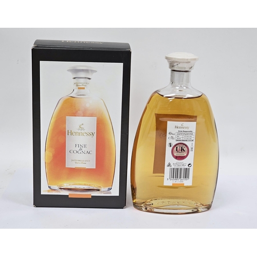 633 - Single bottle of Hennessey Fine De Cognac, 70cl, 40% vol, in original box