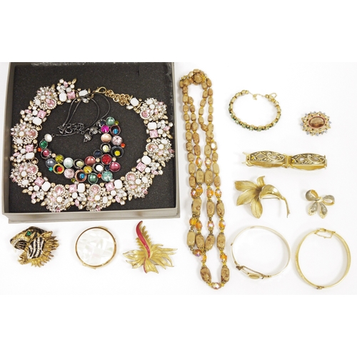 371B - Quantity of costume jewellery to include silver and coloured stone pieces