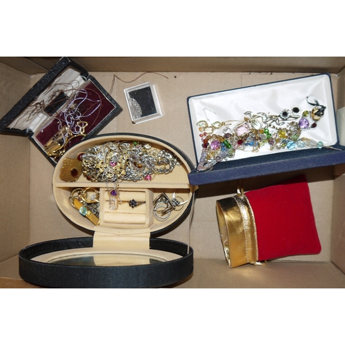 371B - Quantity of costume jewellery to include silver and coloured stone pieces