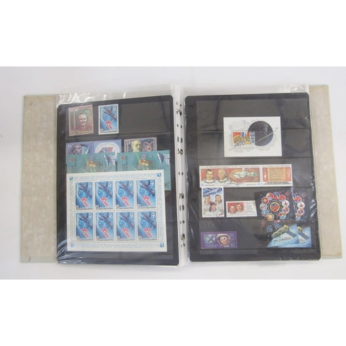 388 - Russia/Soviet CCCP Stamps: Large box of 5 albums with space-related definitives and commemoratives b... 